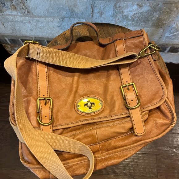 AUTHENTIC FOSSIL GENUINE SOFT PEBBLED LEATHER CROSSBODY SATCHEL WITH KEY - Picture 1 of 14